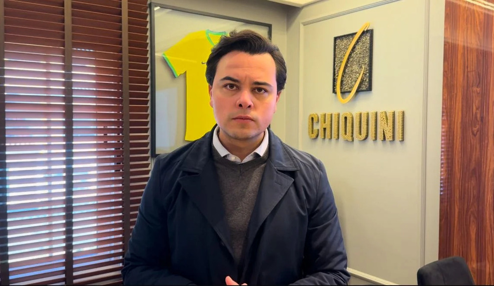 Advogado contesta estratégia do STF contra Bolsonaro e denuncia perseguição política.