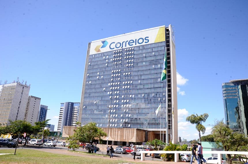 Gestão lulista implode Correios com rombo bilionário e incompetência administrativa.